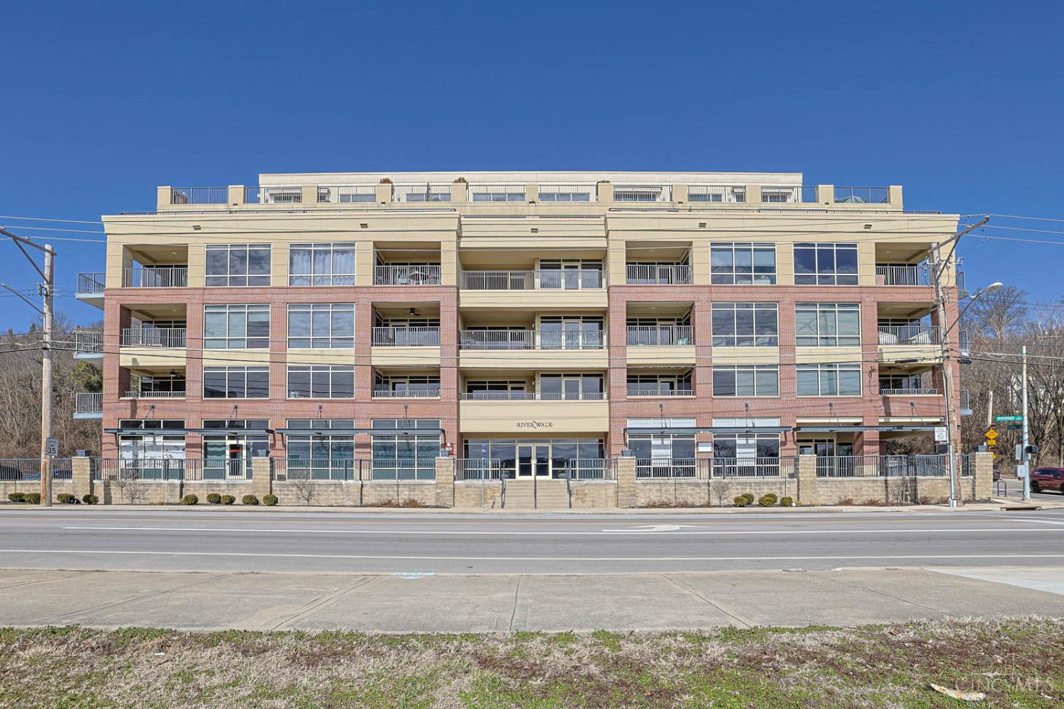 2260 Riverside Drive, Unit 402 Cincinnati, OH 45202 - Photo 1 of 42