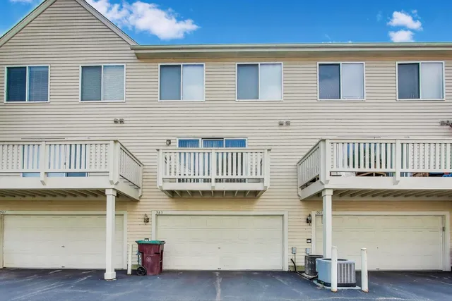 $2,600 | 985 Manchester Circle, Unit 985, Grayslake, IL 60030