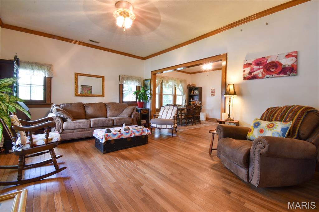 302 South Hackman Street Staunton, IL 62088 - Photo 11 of 38