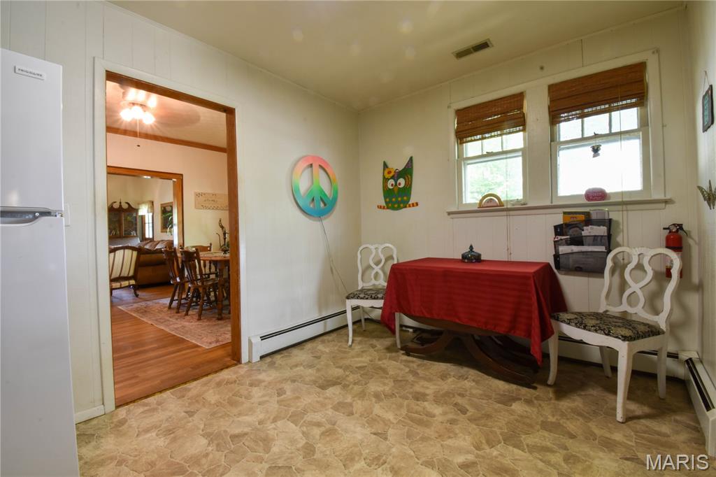 302 South Hackman Street Staunton, IL 62088 - Photo 18 of 38