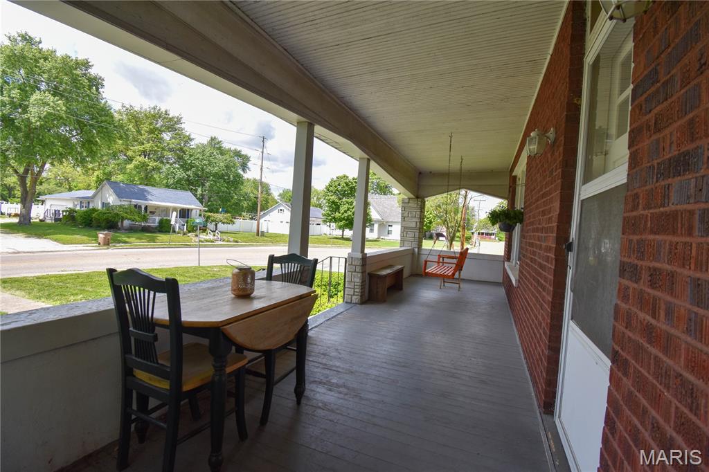 302 South Hackman Street Staunton, IL 62088 - Photo 3 of 38