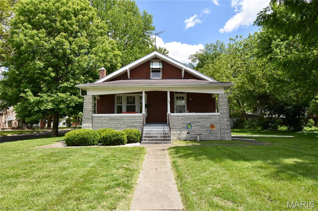 302 South Hackman Street Staunton, IL 62088 - Photo 5 of 38