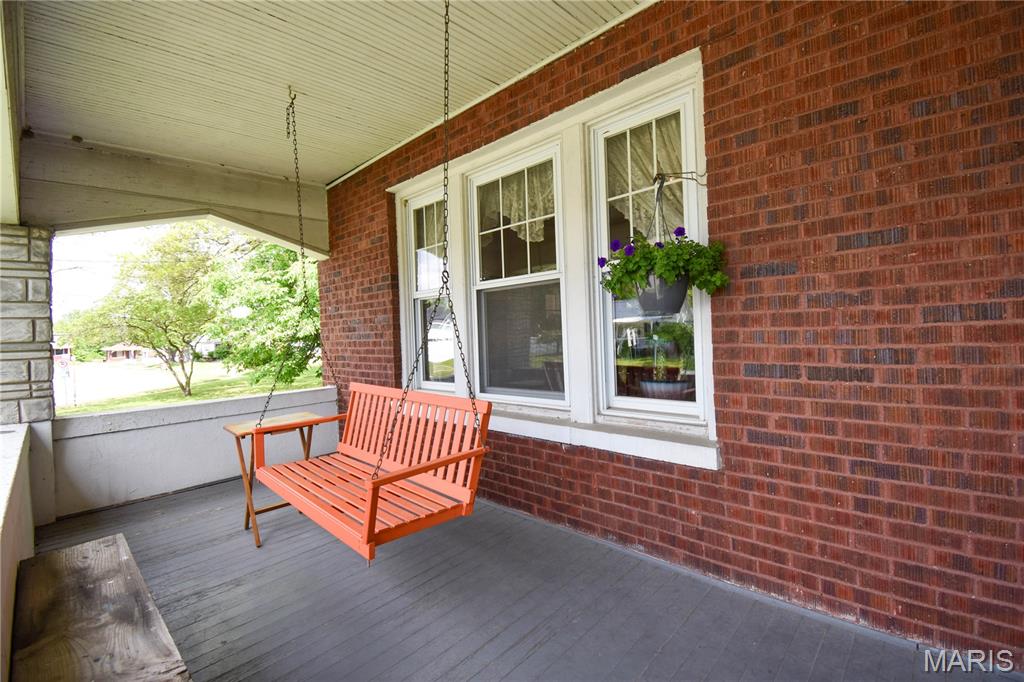 302 South Hackman Street Staunton, IL 62088 - Photo 8 of 38