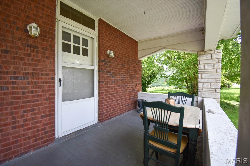 302 South Hackman Street Staunton, IL 62088 - Photo 9 of 38