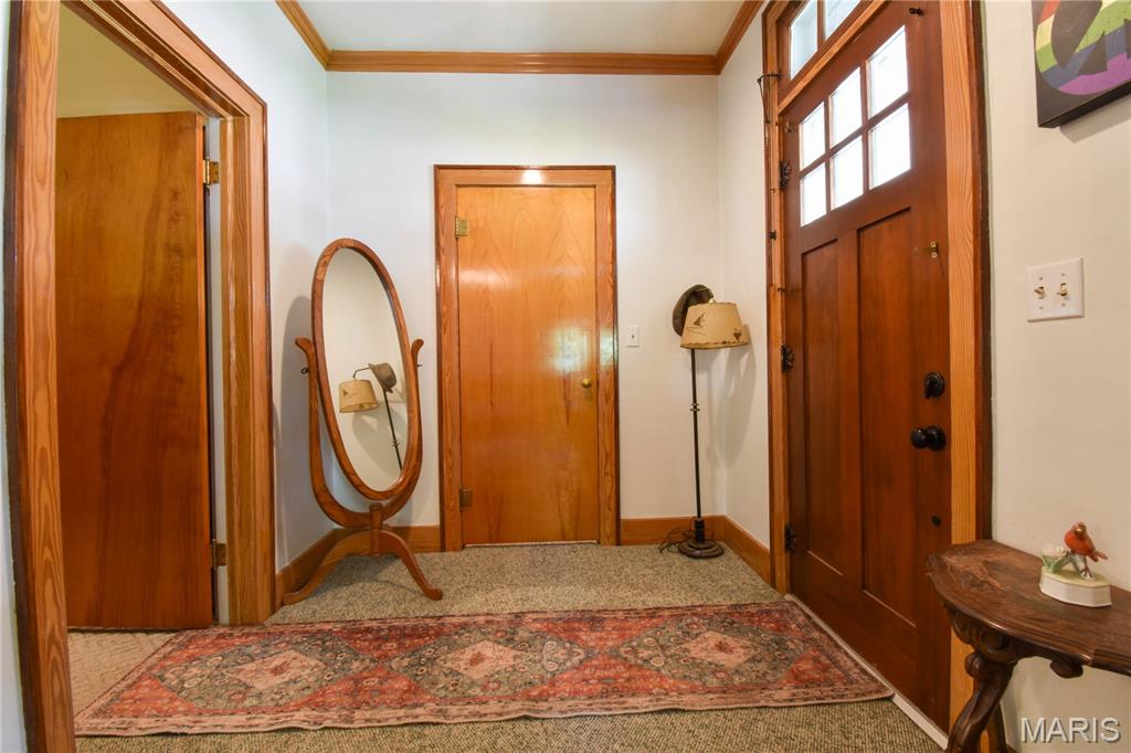 302 South Hackman Street Staunton, IL 62088 - Photo 10 of 38