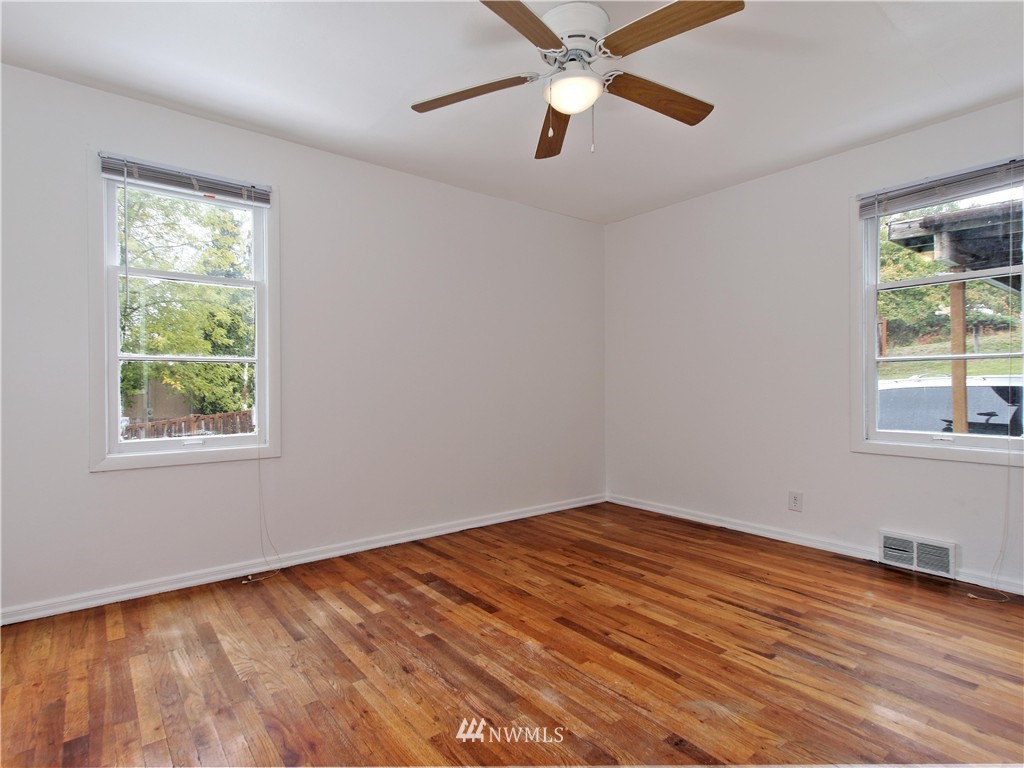 11464 Renton Avenue South Seattle, WA 98178 - Photo 11 of 14 Gallery Image 11