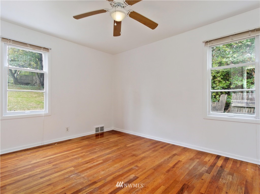 11464 Renton Avenue South Seattle, WA 98178 - Photo 13 of 14 Gallery Image 13