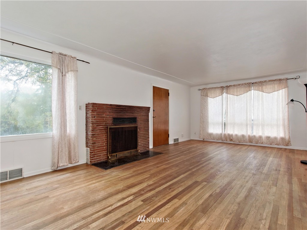 11464 Renton Avenue South Seattle, WA 98178 - Photo 8 of 14 Gallery Image 8