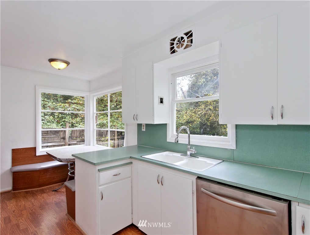 11464 Renton Avenue South Seattle, WA 98178 - Photo 10 of 14 Gallery Image 10