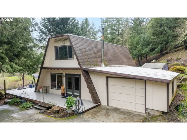 a house view with a outdoor space