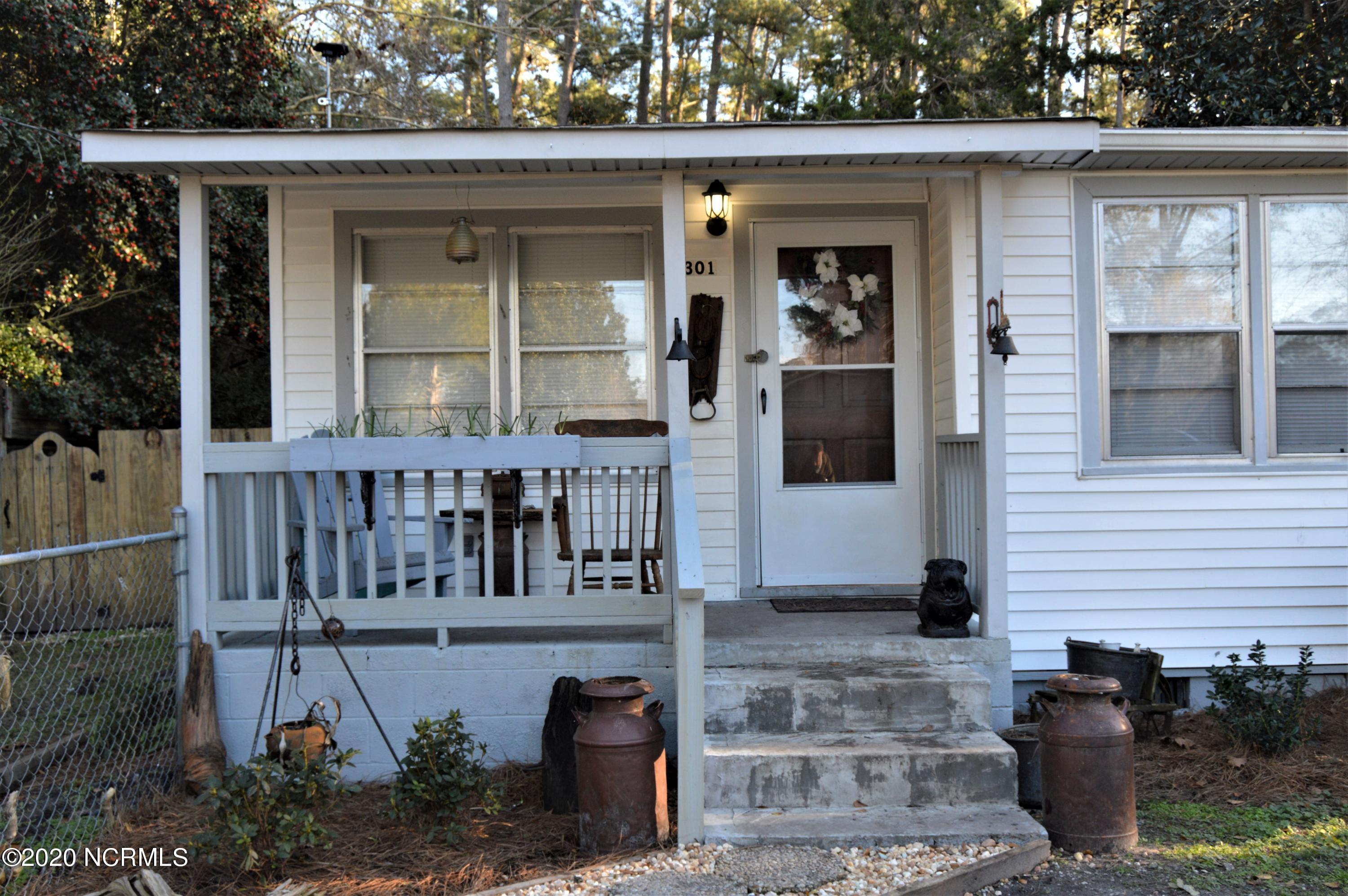 301 West Red Cross Street Atkinson, NC 28421 - Photo 17 of 19 front porch