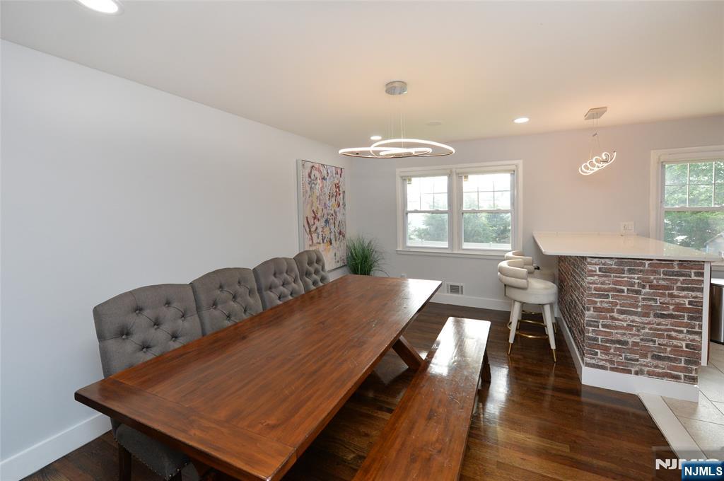 154 Middlesex Avenue Paramus, NJ 07652 - Photo 5 of 32