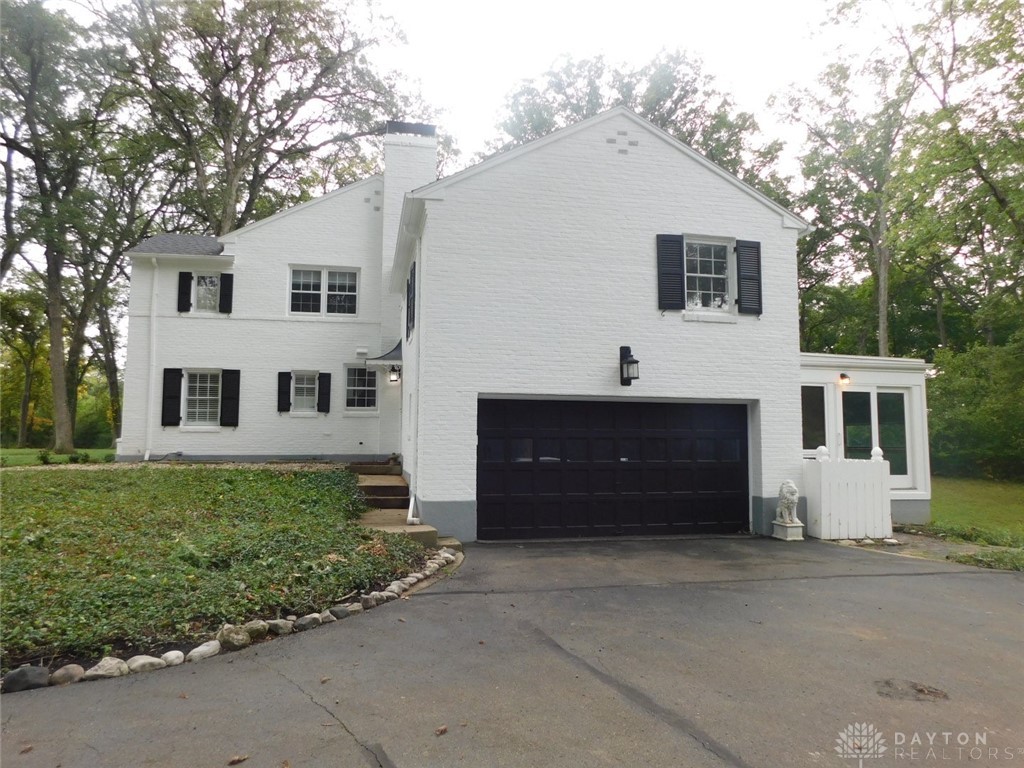 2401 Signal Hill Road Springfield, OH 45504 - Photo 3 of 40
