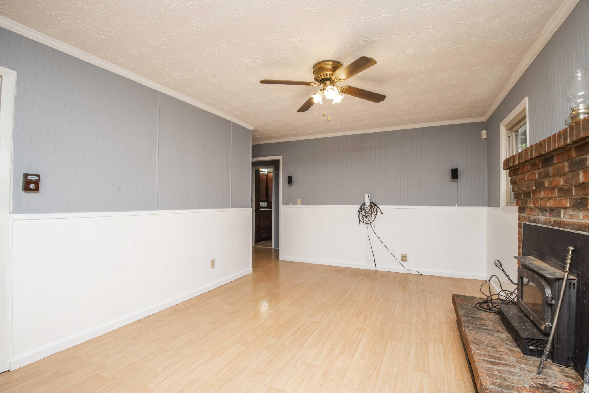 1455 Kiser Road Philadelphia, TN 37846 - Photo 13 of 40 a view of a livingroom with furniture and a ceiling fan