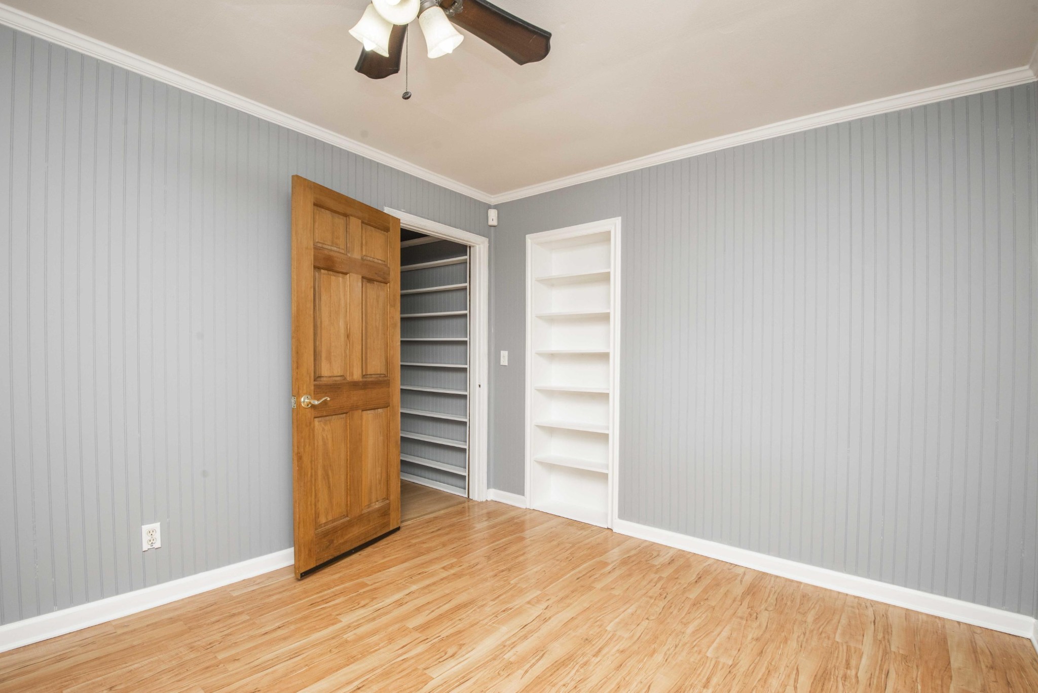 1455 Kiser Road Philadelphia, TN 37846 - Photo 17 of 40 a view of empty room with wooden floor and fan