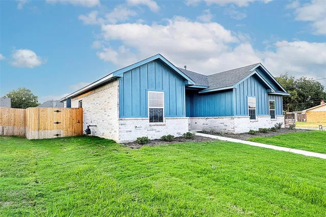 a view of a house with swimming pool and a yard