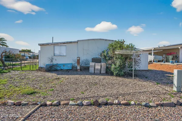 a view of a house with backyard