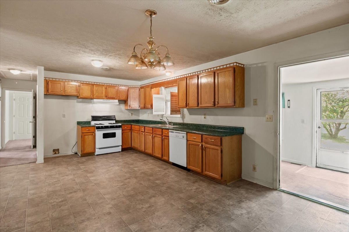 239 Longbranch Road Hohenwald, TN 38462 - Photo 16 of 43 Gallery Image 16