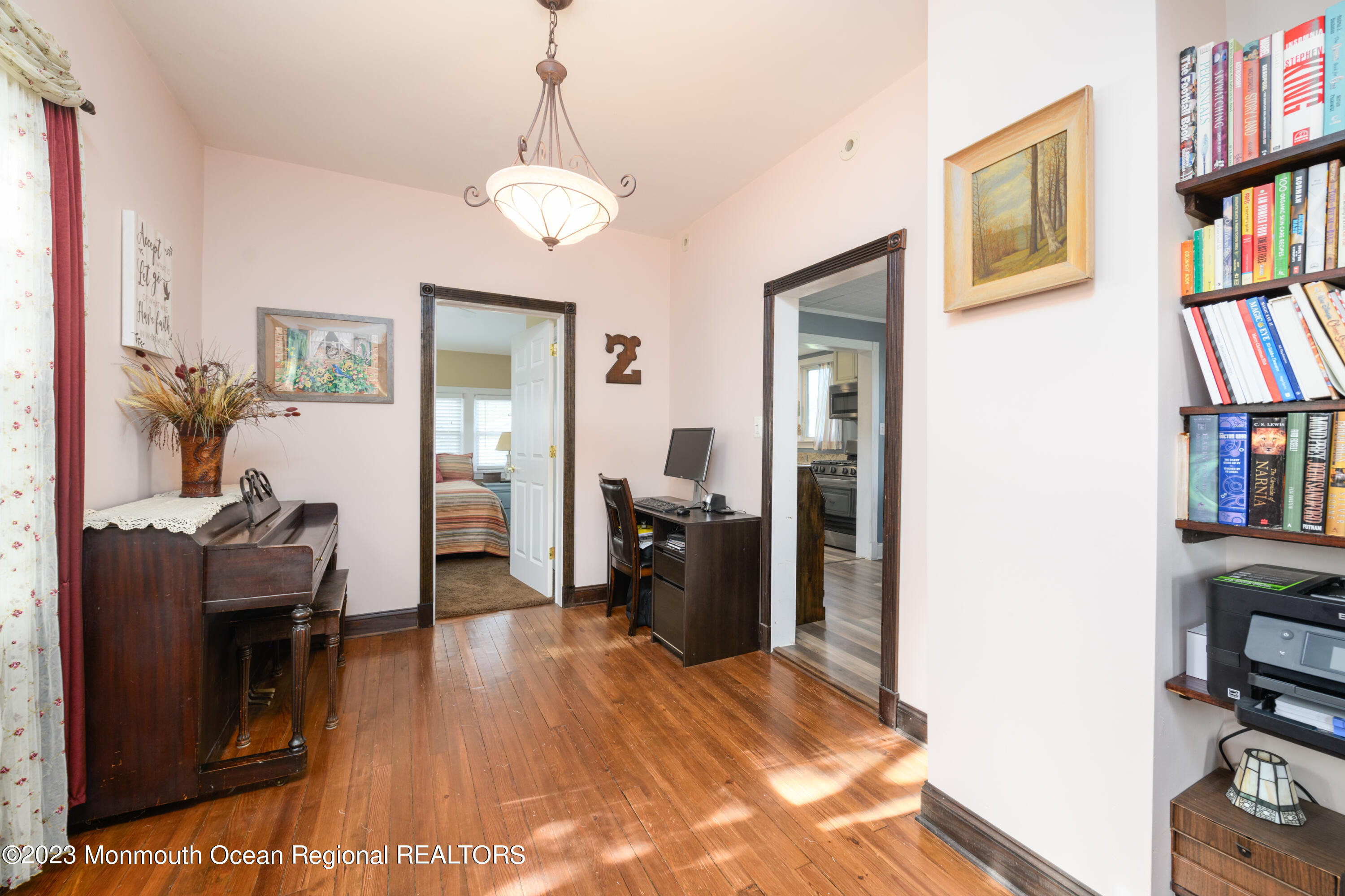 16 Broadway Belford, NJ 07718 - Photo 6 of 16 Living Room