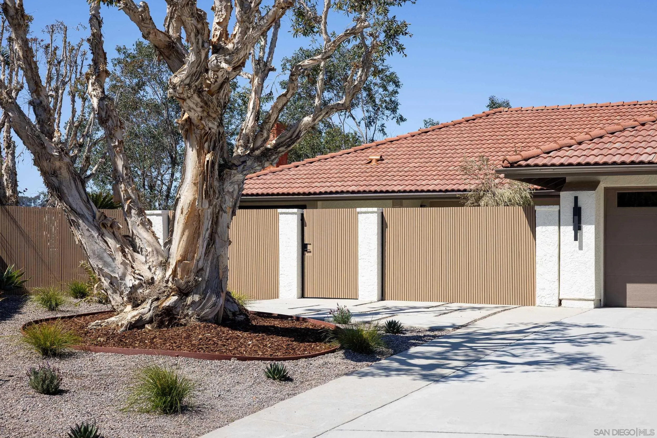 1502 Vanessa Circle Encinitas, CA 92024 - Photo 4 of 40 a front view of a house
