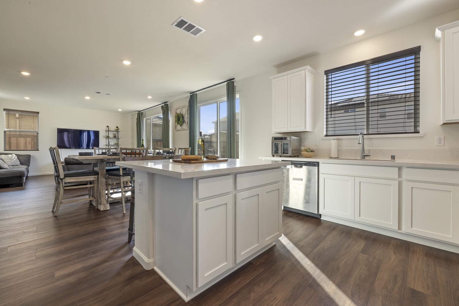 5439 Drawbridge Way Modesto, CA 95357 - Photo 14 of 43