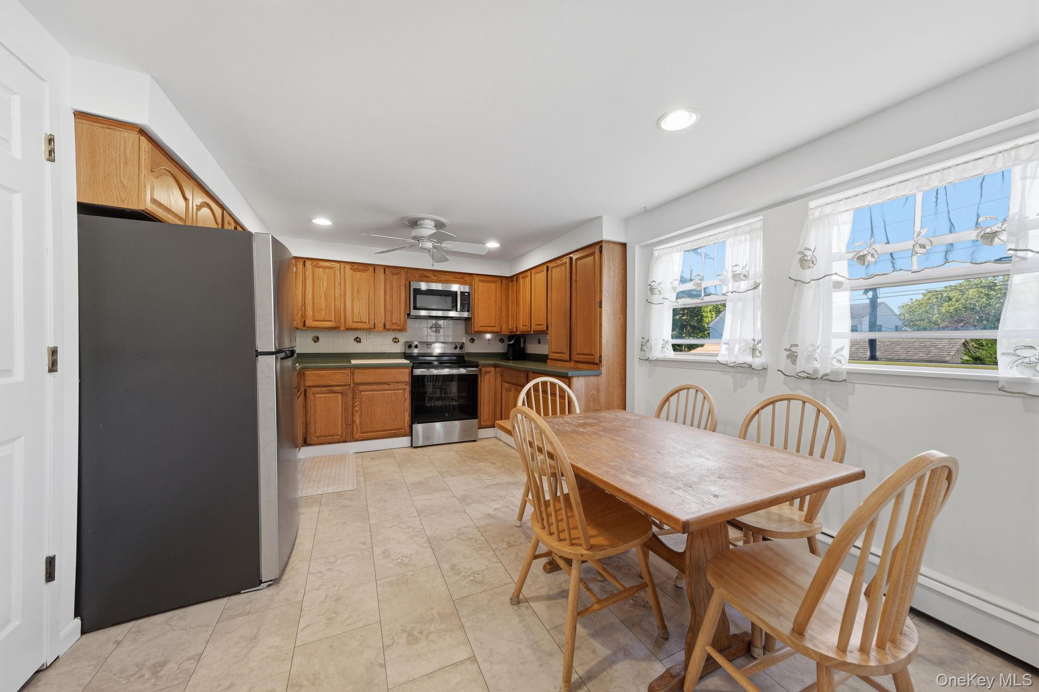 454 Hawkins Road Selden, NY 11784 - Photo 10 of 37