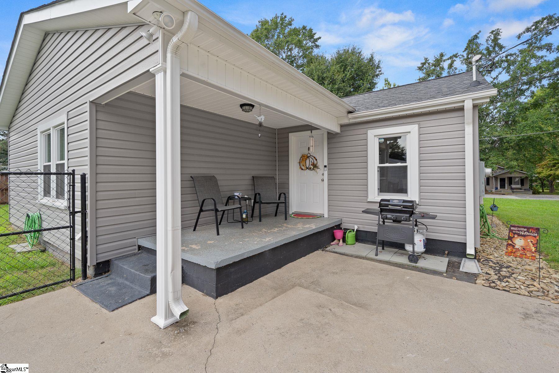 136 Dodd Street Wellford, SC 29385 - Photo 4 of 23