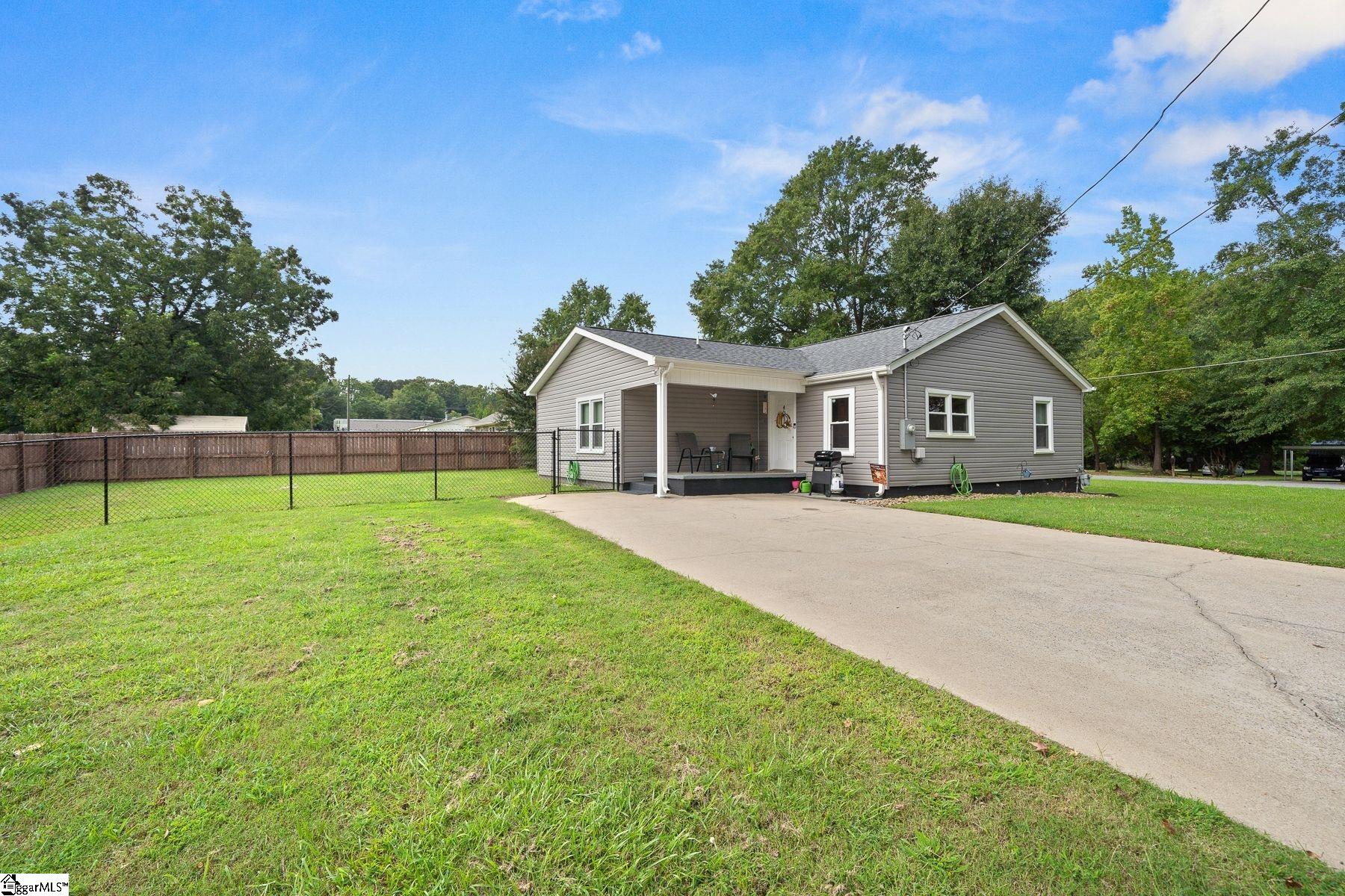 136 Dodd Street Wellford, SC 29385 - Photo 5 of 23