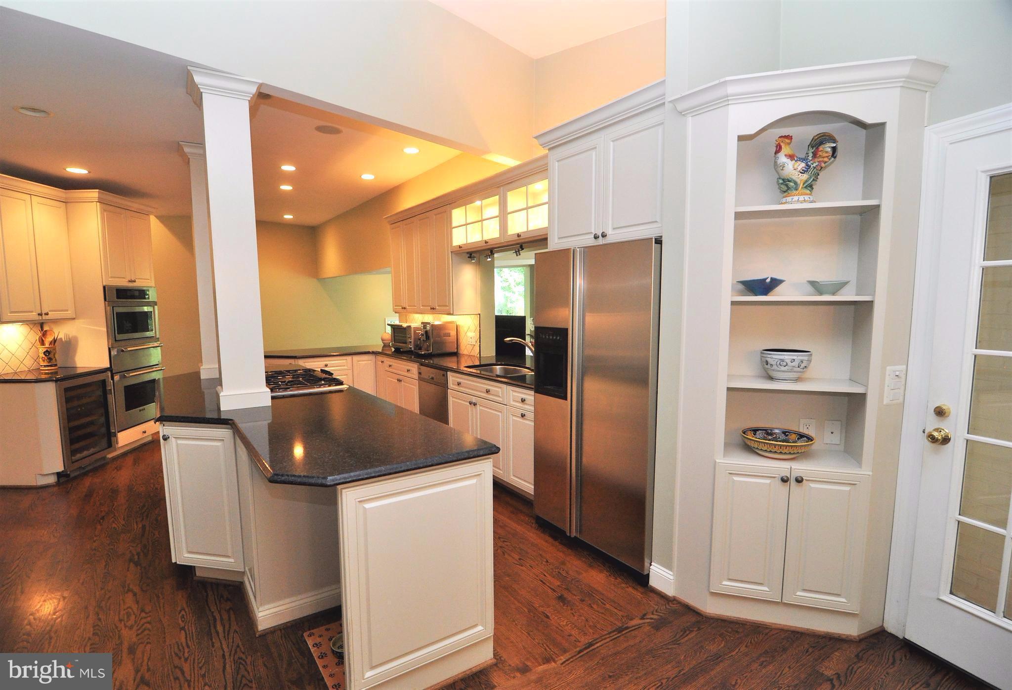 947 Swinks Mill Road McLean, VA 22102 - Photo 3 of 30 gourmet WITH BUILTINS