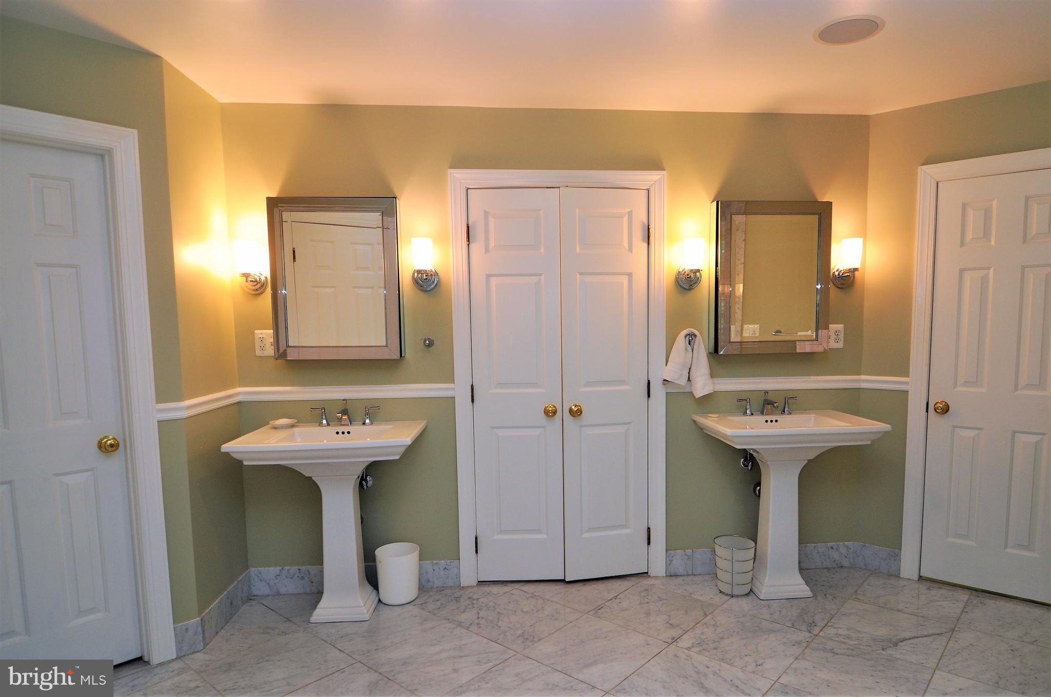 947 Swinks Mill Road McLean, VA 22102 - Photo 23 of 30 Bath (Master)