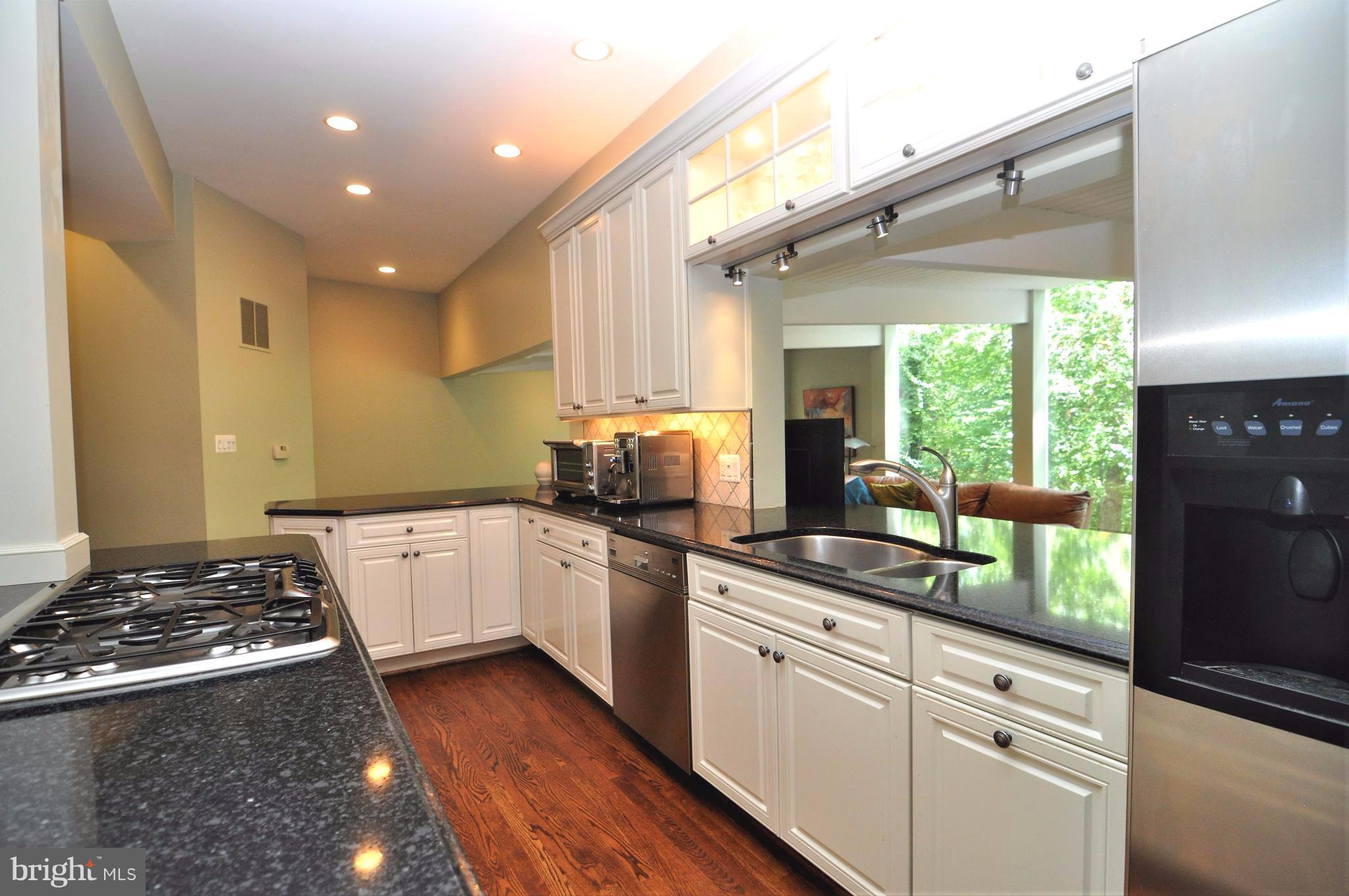 947 Swinks Mill Road McLean, VA 22102 - Photo 4 of 30 OPEN TO FAMILY ROOM