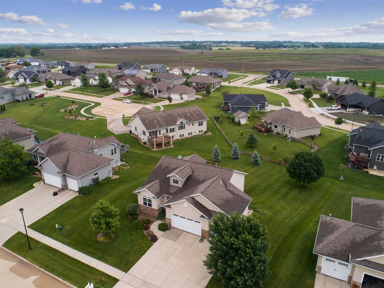 6607 Harrison Road Southwest Cedar Rapids, IA 52404 - Photo 3 of 34 Gallery Image 3