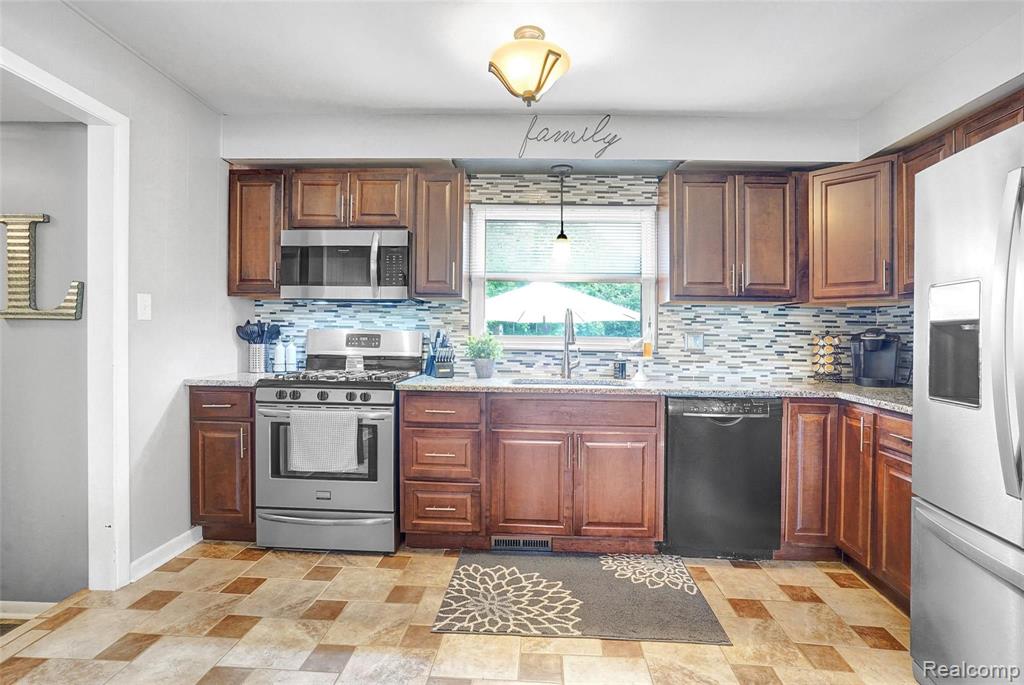 32836 Hearthstone Road Farmington Hills, MI 48334 - Photo 10 of 30