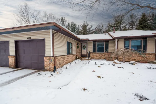 $290,000 | 2223 Mapleton Street Northeast, Grand Rapids, MI 49505