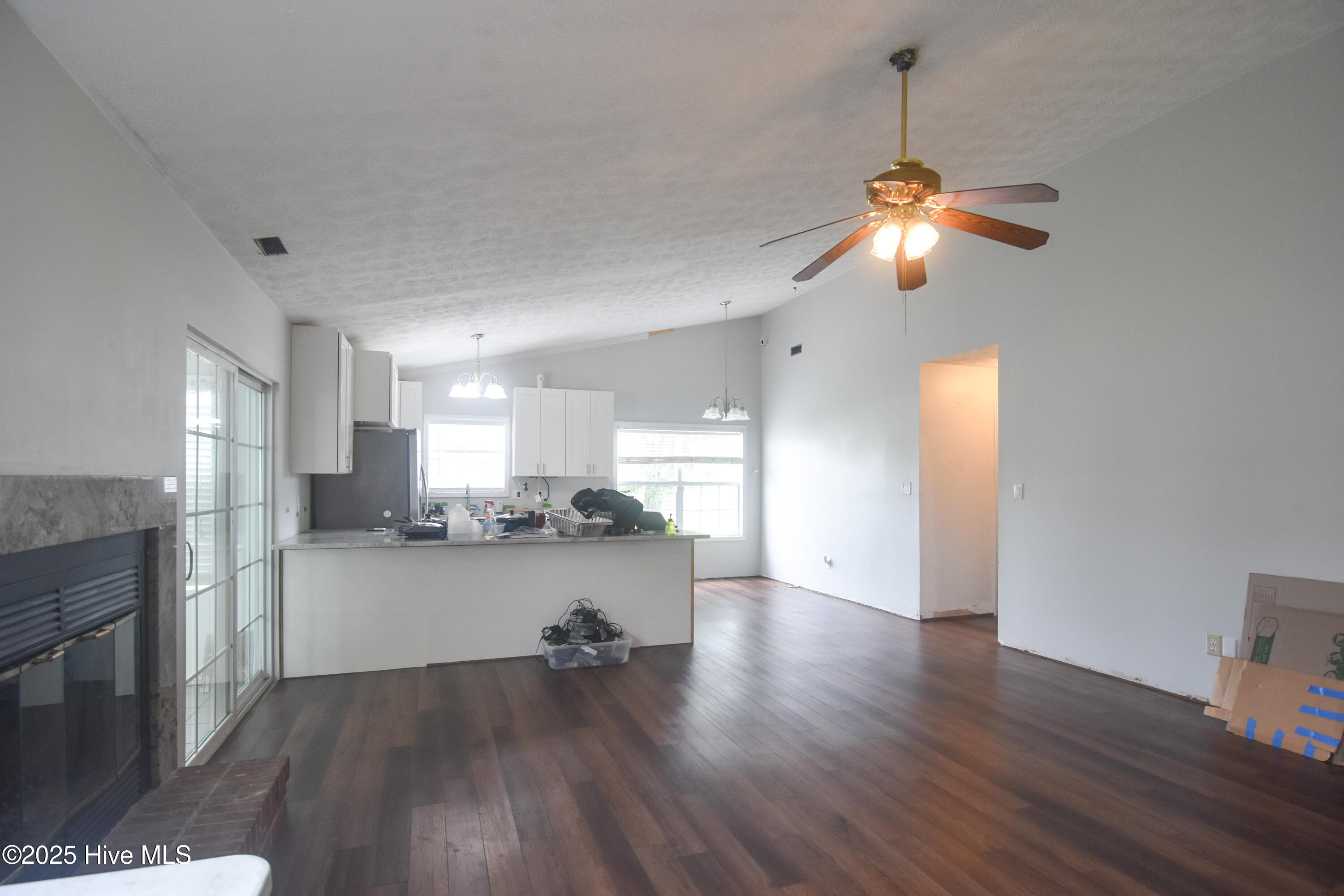 409 Rice Lane Havelock, NC 28532 - Photo 7 of 25 Living Room