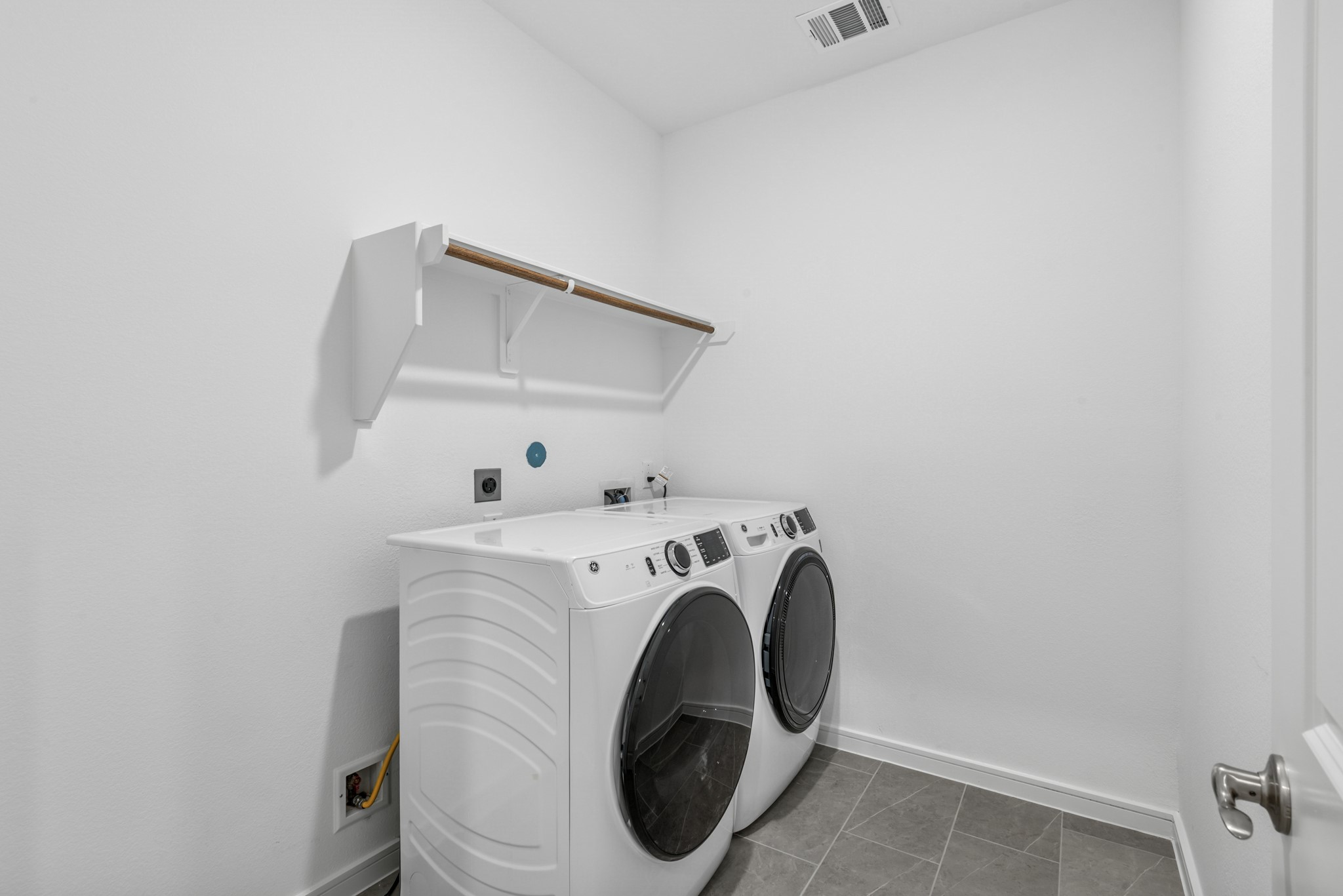2814 Duchess Drive Rosenberg, TX 77471 - Photo 21 of 39 Laundry room (*Artist rendering used for illustration purposes only.)