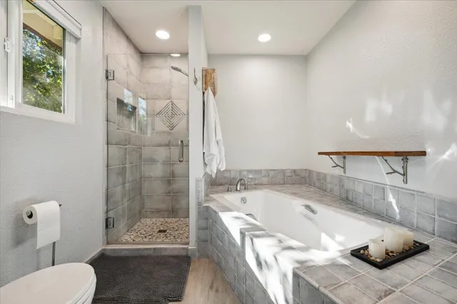 a en suite bathroom with a double vanity sink and a mirror