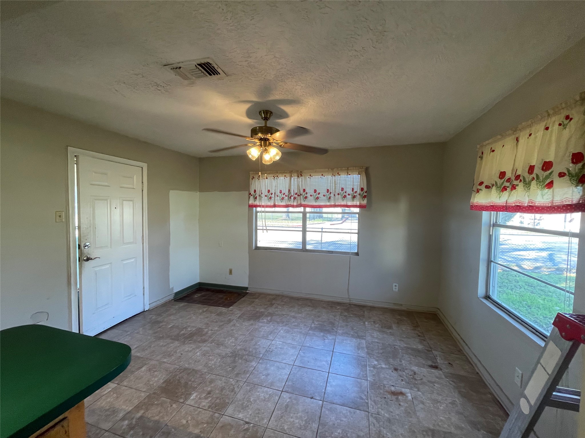 6642 Teluco Street Houston, TX 77055 - Photo 5 of 27 an empty room with windows and fan