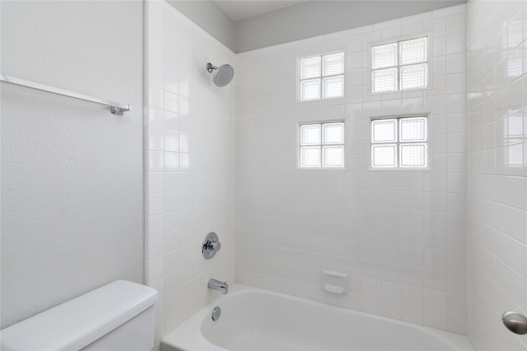 31895 Dane Court Temecula, CA 92591 - Photo 27 of 48 a bathroom with a bathtub and a shower