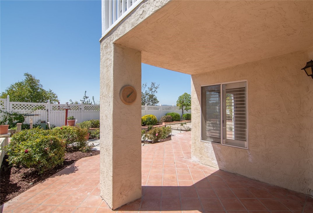 31895 Dane Court Temecula, CA 92591 - Photo 38 of 48 a balcony view with a garden space