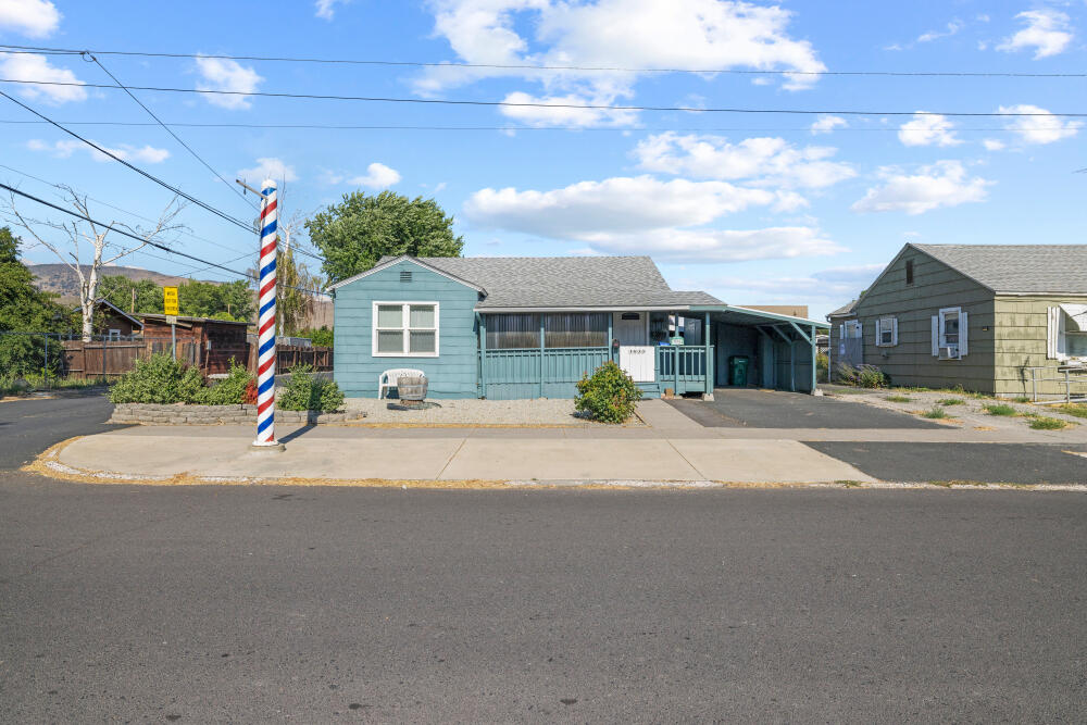 1633 Division Street Klamath Falls, OR 97601 - Photo 3 of 69 1633DivisionSt-56