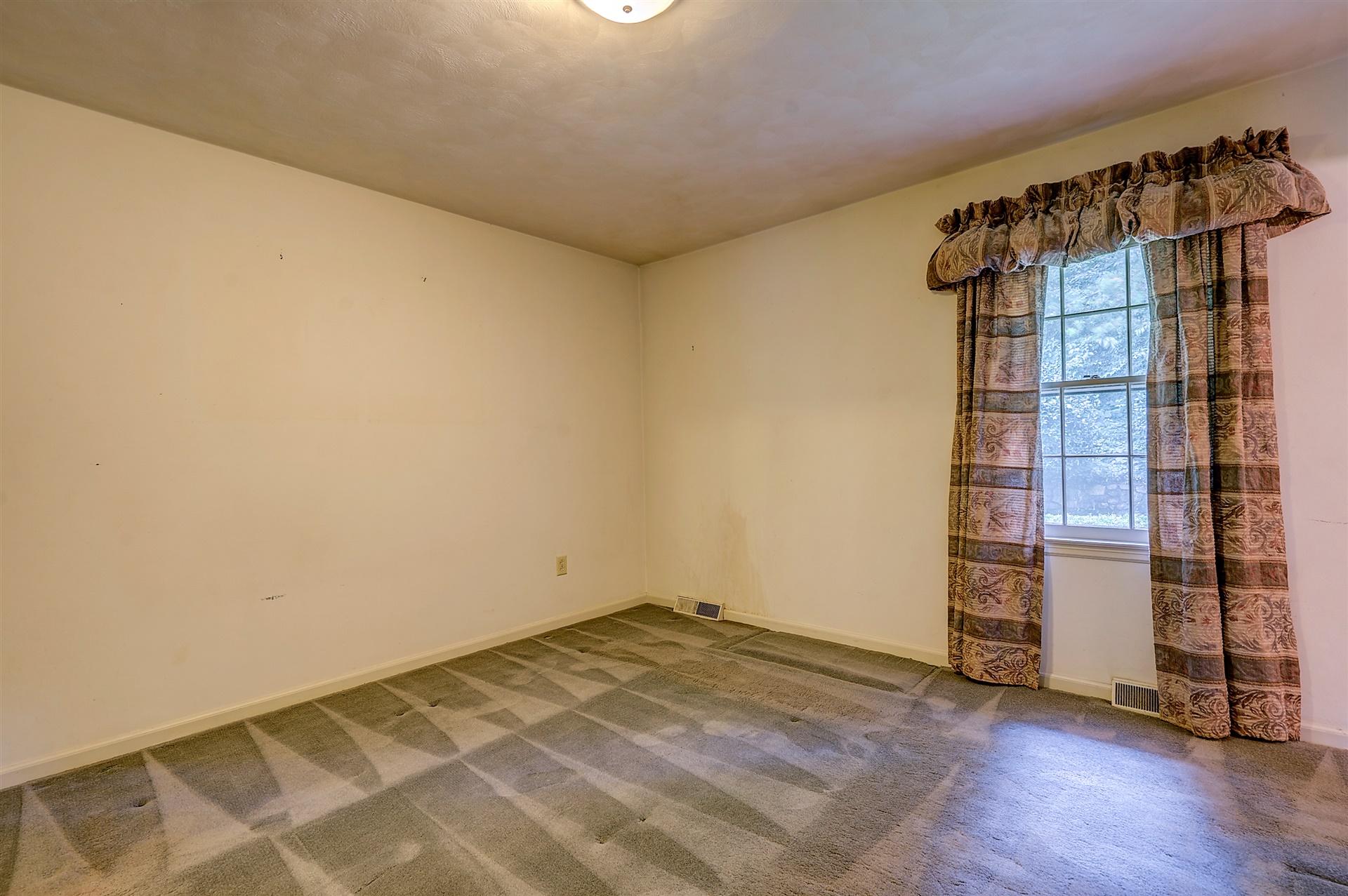 306 Highfield Road Salem, VA 24153 - Photo 13 of 26 11-DSC00061_2_3_4_5