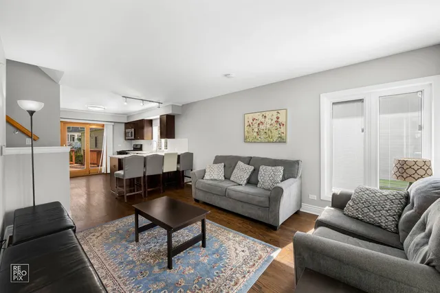 $3,100 | 441 South West Avenue, Elmhurst, IL 60126