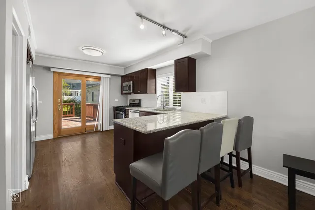 $3,100 | 441 South West Avenue, Elmhurst, IL 60126