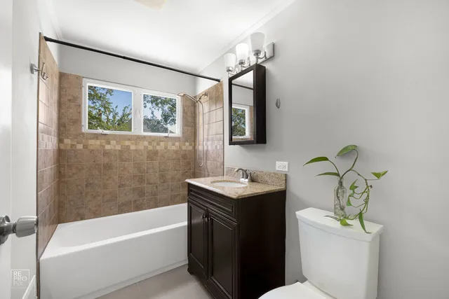 $3,100 | 441 South West Avenue, Elmhurst, IL 60126