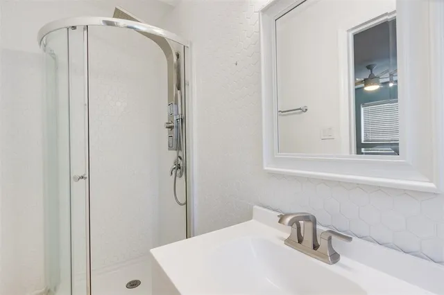 a view of a livingroom with furniture