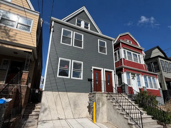 $2,995 | 36 Bidwell Avenue, Unit 2, Jersey City, NJ 07305