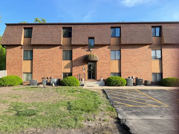 $115,000 | 1010 Arlene Court, Unit 18, Bloomington, IL 61701