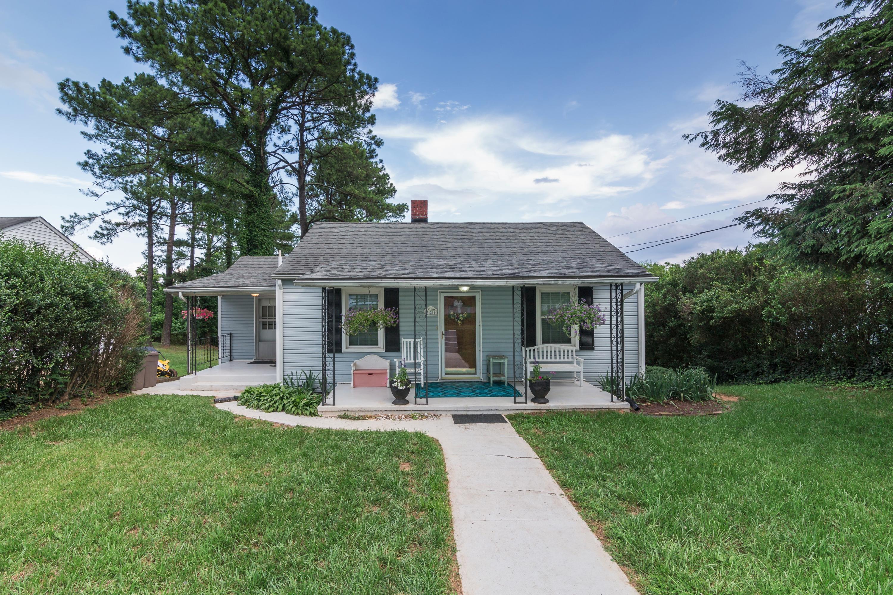 221 Highland Road Vinton, VA 24179 - Photo 1 of 19 001-238483-1-221 highland rd-15_5273282