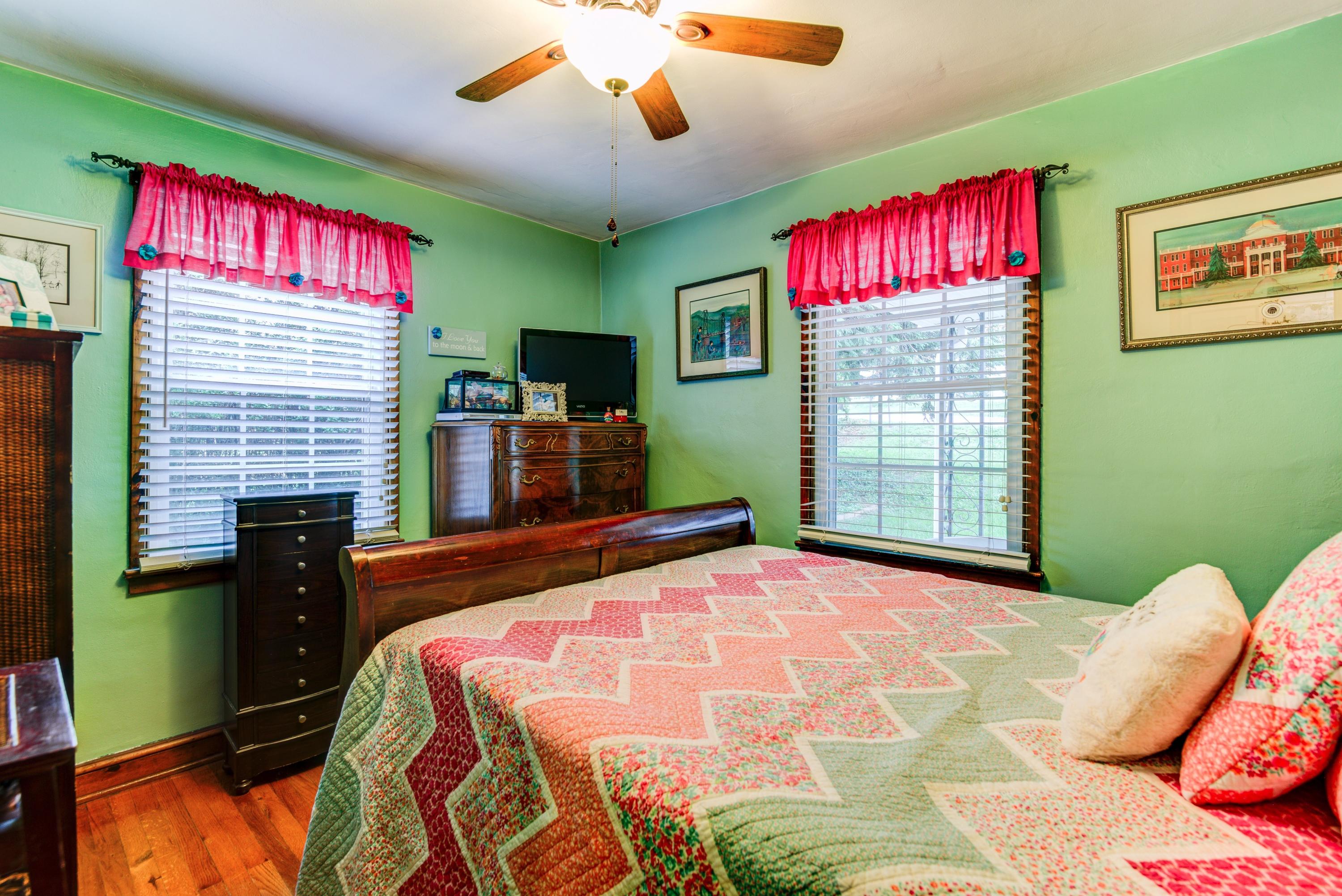 221 Highland Road Vinton, VA 24179 - Photo 11 of 19 011-238483-13-221 highland rd-5_5273297